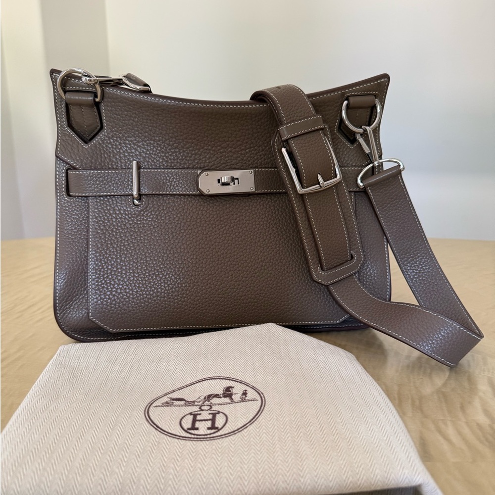 Hermès Taurillon Clemence Jypsiere 31 in Etoupe, great preowned condition